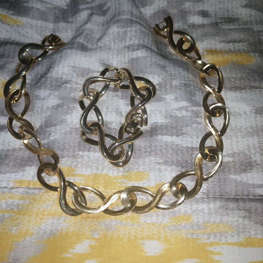 SOLD.  Beautiful Gold Necklace & Bracelet Donating